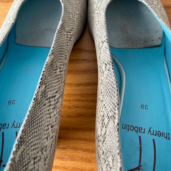 Thierry Rabotin Snake Print Block Heel Pumps SZ 39 (8.5 US) - Picture 8 of 9